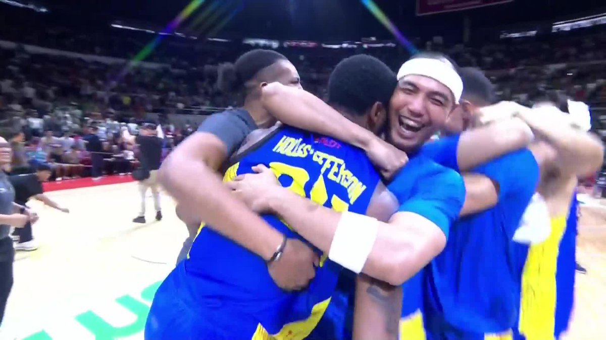 FOR THE WIN 🔥🔥🔥 Calvin Oftana was left wide open and delivered the dagger, sealing the championship for TNT Tropang Giga against Barangay Ginebra San Miguel in the PBA Season 49 Commissioner’s Cup Finals! #PBASeason49 #PBAFinals #PBAAngatAngLaban #OneSports