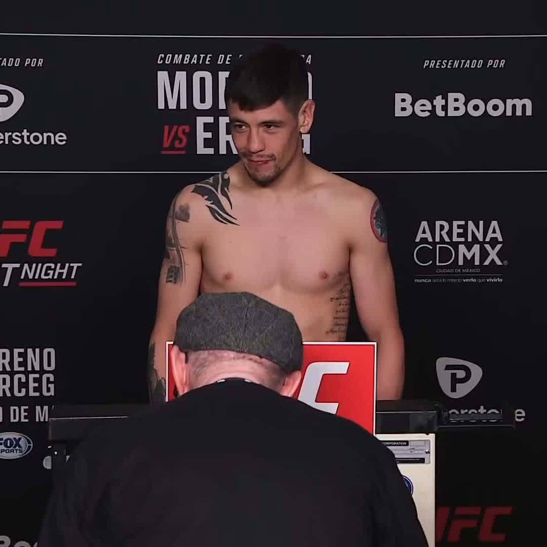 First to the scale 💪 Brandon Moreno weighs in at 125 pounds ahead of tomorrow's #UFCMexico main event!