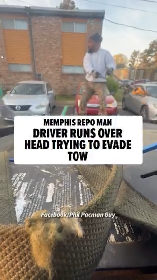 ⚠️WARNING: GRAPHIC VIDEO⚠️ Watch the full video — and read more about the SHOCKING incident — here: 🎥: Facebook/Phil Pacman Guy