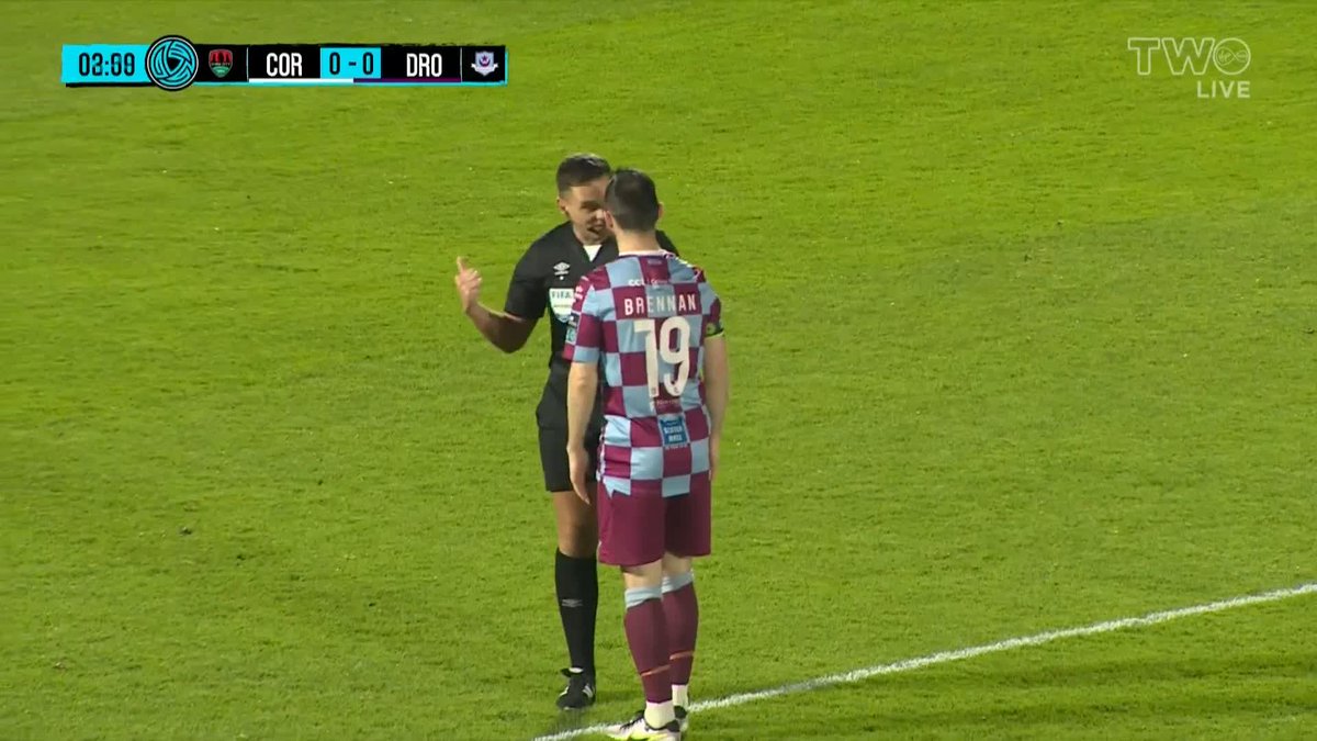 Huge let-off for Cork City here. Drogheda have the ball in the net after Warren Davis pounded on a short goal-kick. Conan Byrne left perplexed on commentary! #LOI