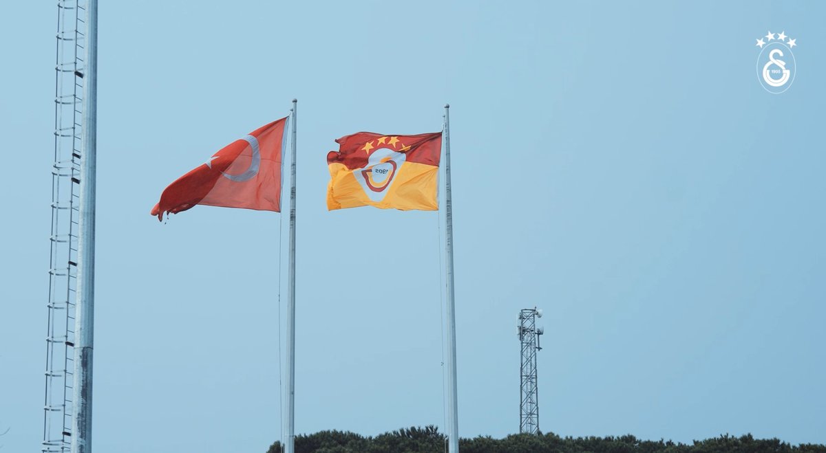 #BugünGünlerdenGALATASARAY 💪 🏆 Trendyol Süper Lig 2024-2025 Şamil Ekinci Sezonu 🗓️ 29. Hafta ⚽ Beşiktaş 📆 29.03.2025 ⏰ 20.30 🏟️ Tüpraş Stadyumu 📲 #BJKvGS