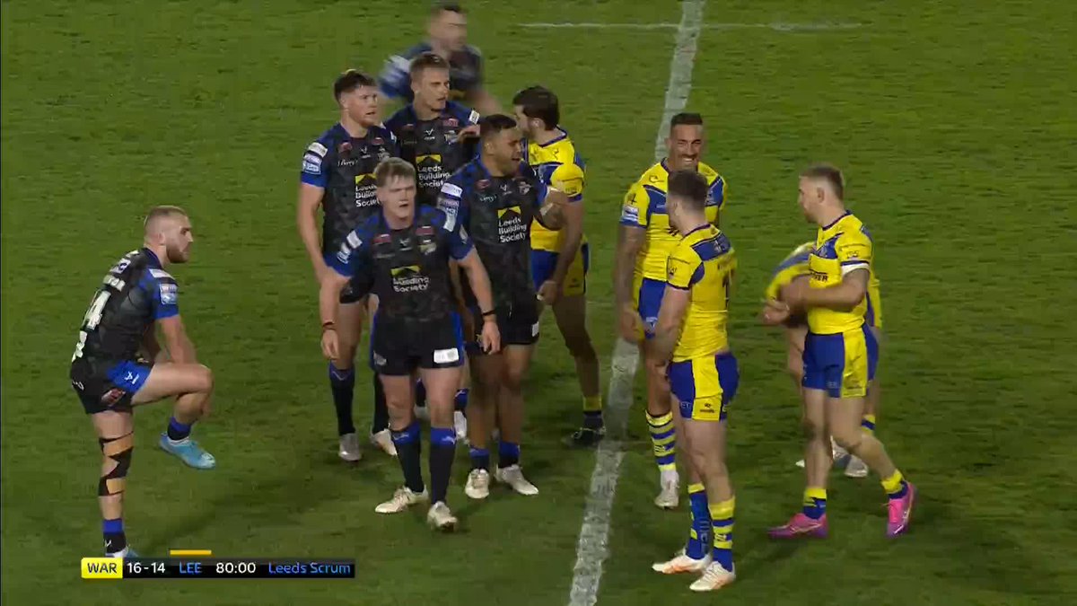 What a way to win it 😱 Leeds Rhinos don't get the scrum off in time and Warrington Wolves hold on for a 16-14 win 🐺