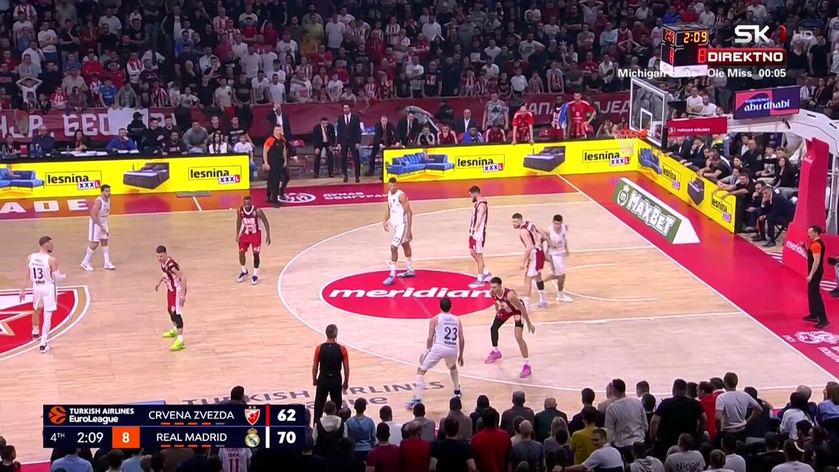 Walter Tavares was awarded with two FTs for hitting Nikola Kalinic on the stomach!