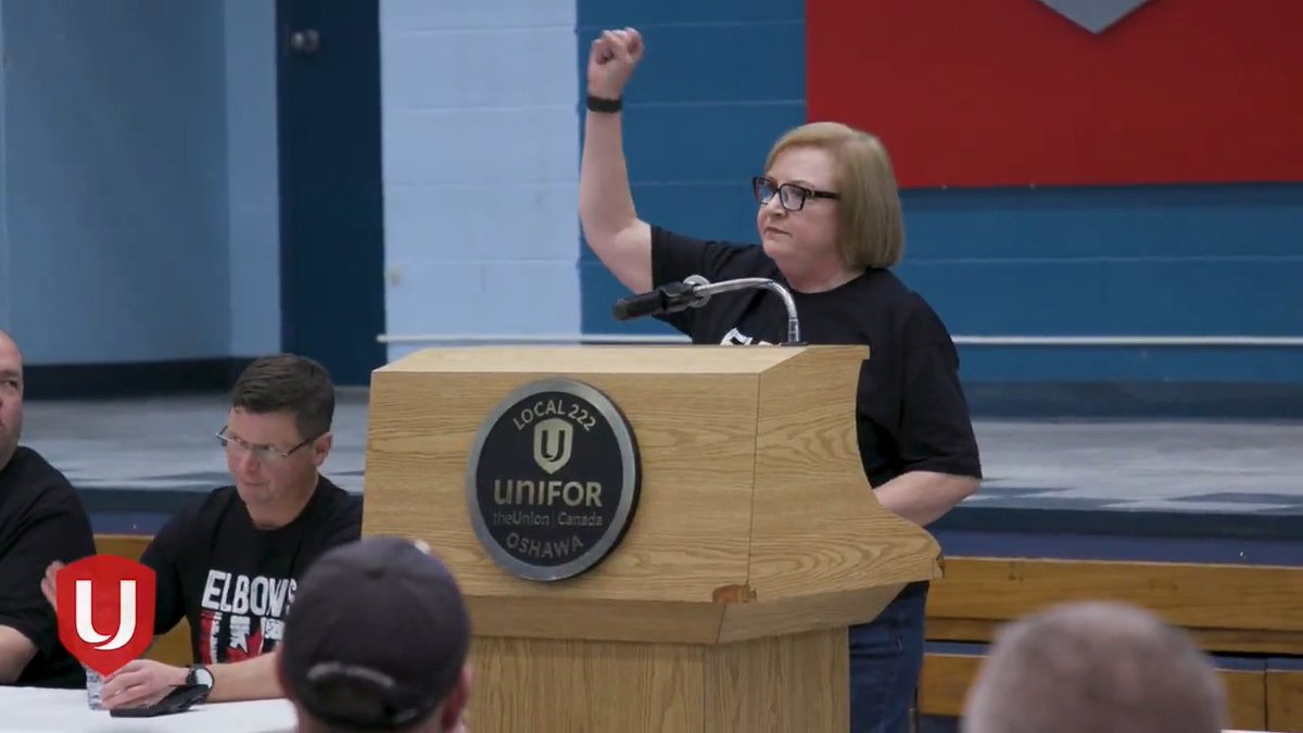 💪 Unifor members have their elbows up to fight Trump's trade war. Lana Payne 🇨🇦🇨🇦🇨🇦 joined #Unifor Local 222 members in Oshawa, bringing 100s of union reps representing thousands of workers together. Not 1 job will be lost, not 1 plant closed, not 1 community hurt without a fight! 💪