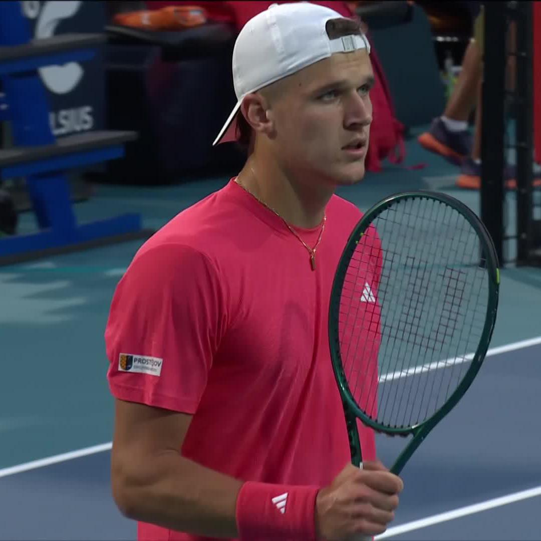 CLASS 👌 Top-shelf point with a world-class finish from Jakub Mensik #MiamiOpen