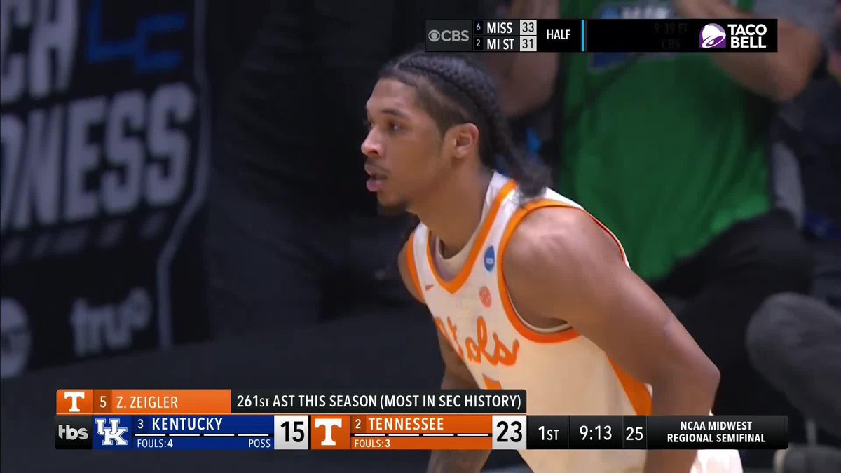 Felix Okpara throws it DOWN then blocks it to lead to the and-1 💪🔥 Tennessee in control early 🍿