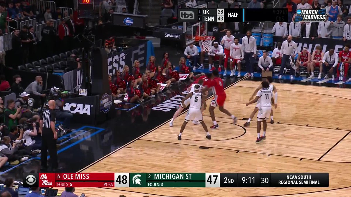 Dre Davis with a smooth finish off the window 🪟 #MarchMadness Ole Miss Men’s Basketball