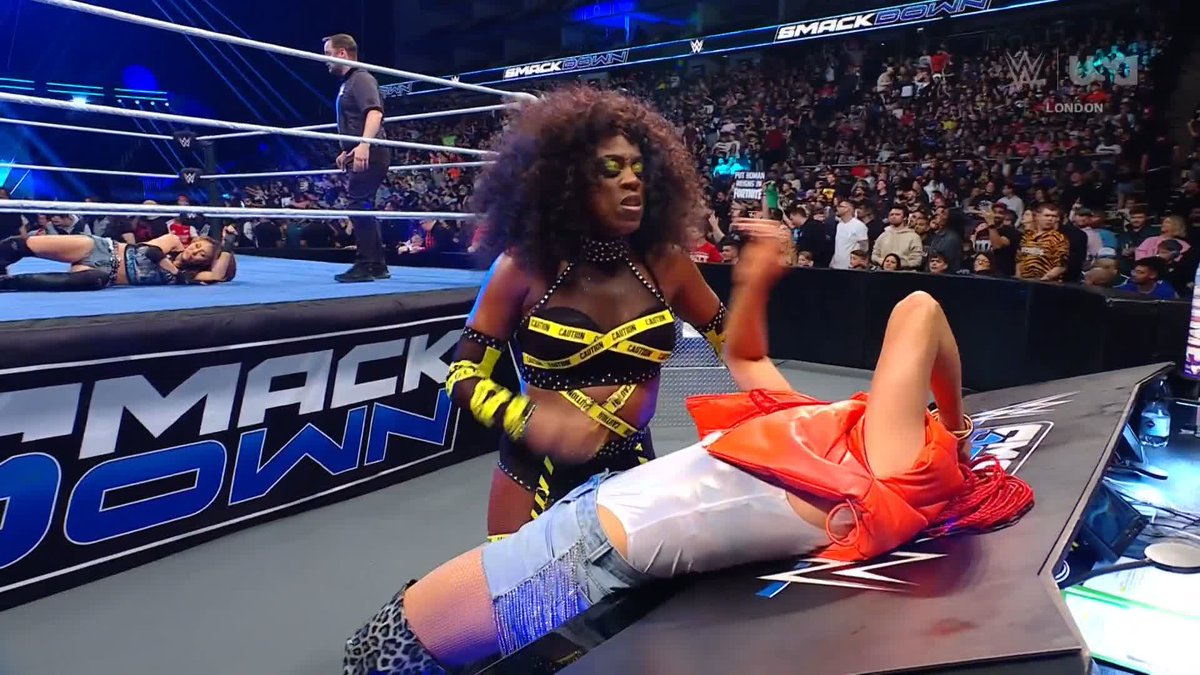 WAIT A MINUTE! Naomi just attacked Michin and B-Fab 😱 #SmackDown