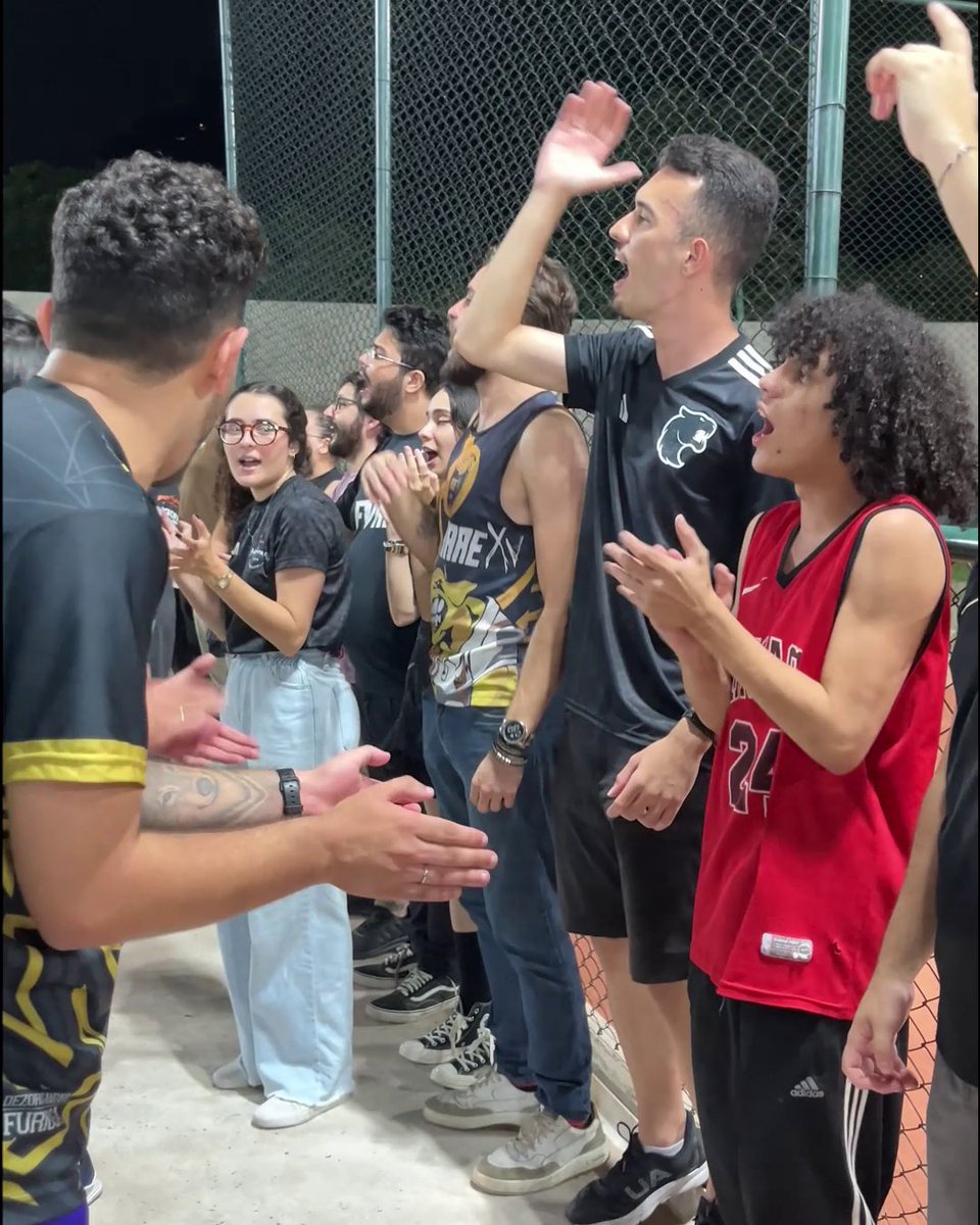 aquela que vai onde o time for, nosso reforço além das 4 linhas 🖤🤍 nosso agradecimento à torcida da #FURIAFC que compareceu na noite de treino antes da estreia do time na #KingsLeagueBrazil!