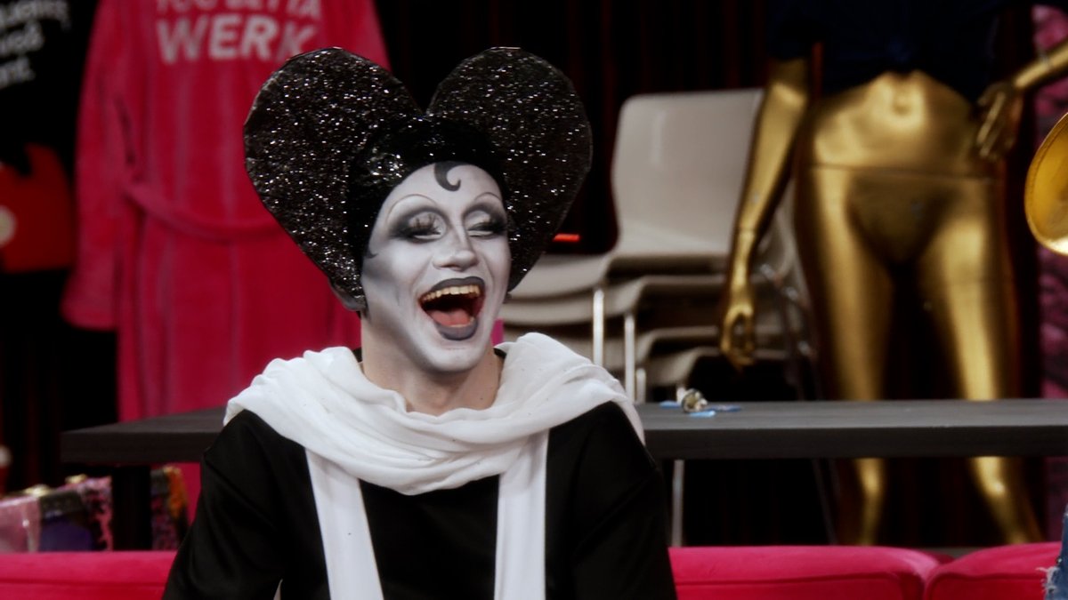 Did LAW ROACH crown Tootsie Scooter the fashion queen of Season 17? ๐๐ #Untucked #DragRace