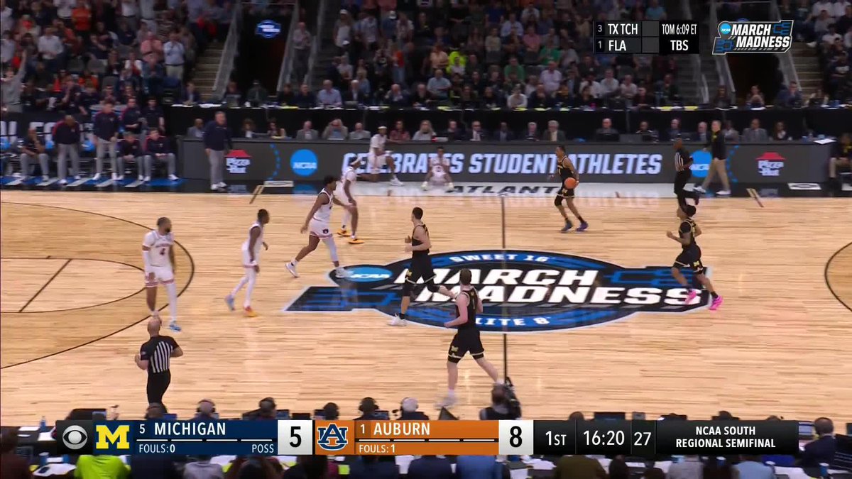 DENVER JONES PUTTING THE MOVES ON 😳 #MarchMadness