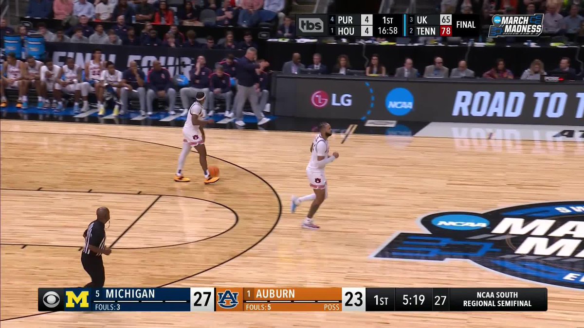 Nimari Burnett steps back for the triple 🎯 #MarchMadness Michigan Men's Basketball