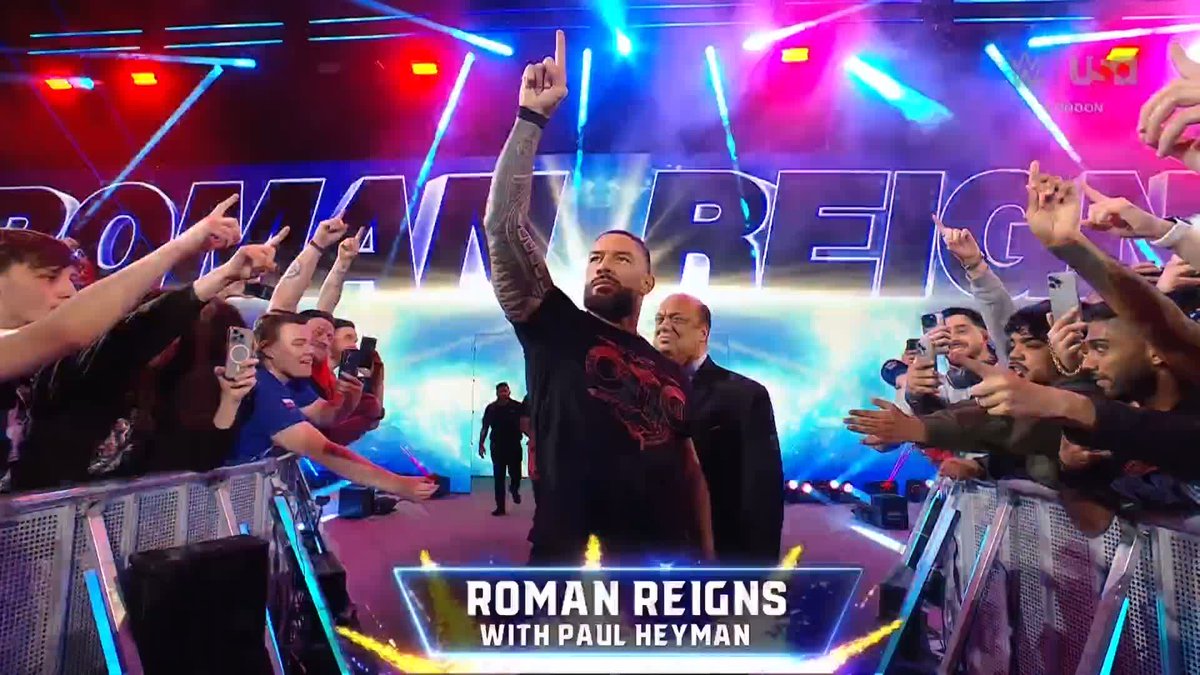 LONDON, ACKNOWLEDGE HIM! ☝️☝️☝️ Roman Reigns Paul Heyman #SmackDown