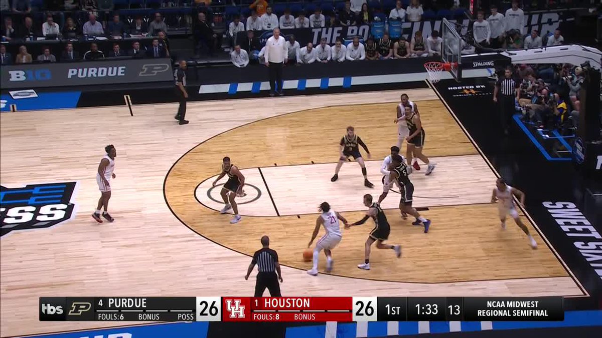 Houston and Purdue trading triples to end the half 👌 #MarchMadness