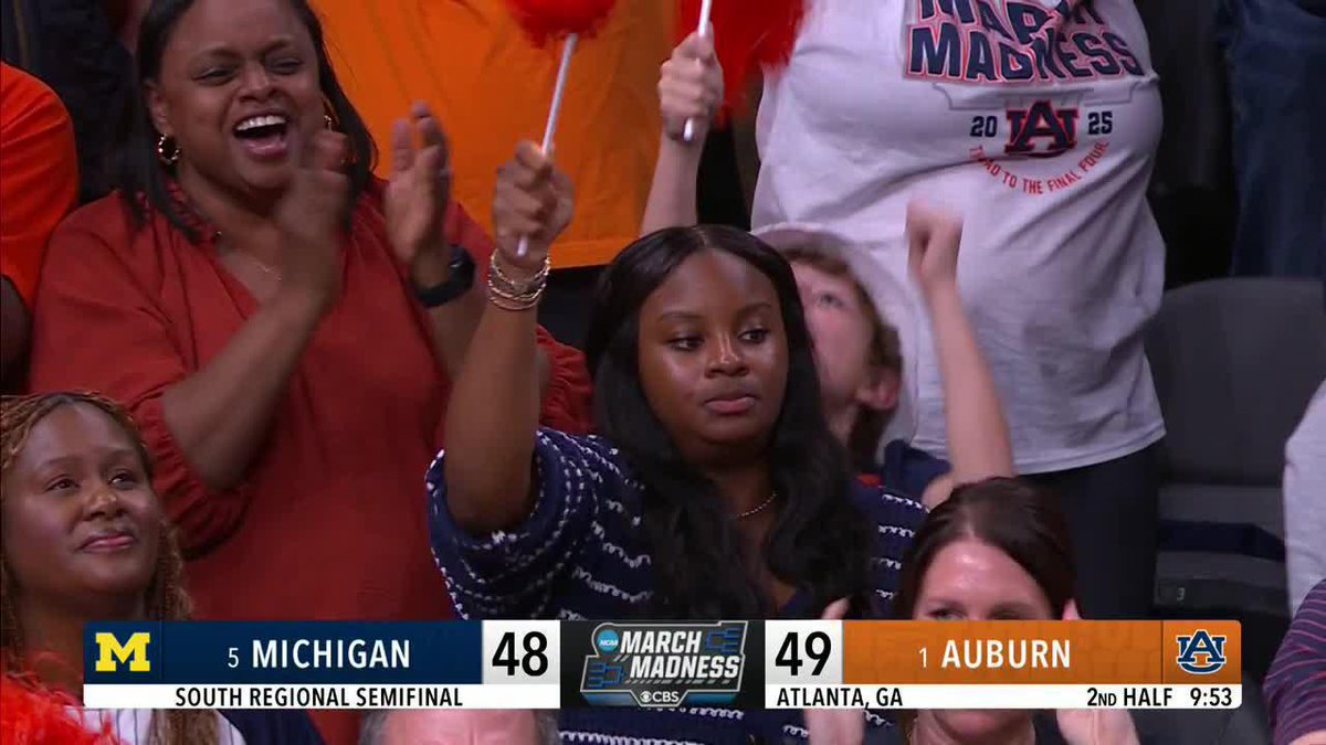 HERE COMES AUBURN 🍿 The fans were LOVING the effort