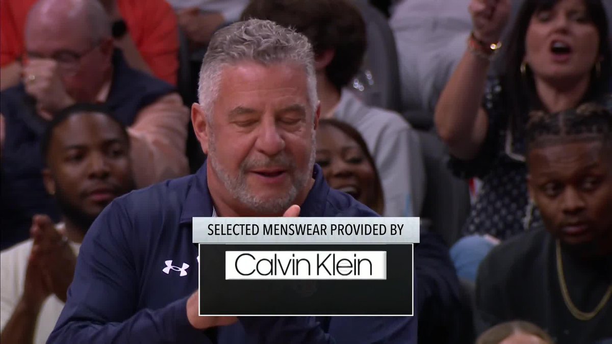 The whole Auburn team mobbed Bruce Pearl in his postgame interview 🤣 #MarchMadness Auburn Basketball