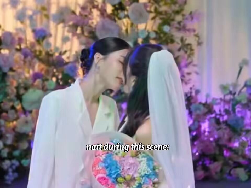 🥑: i'm at a disadvantage is this scene 😭 how could she do that to me 🥲 also her in the back: