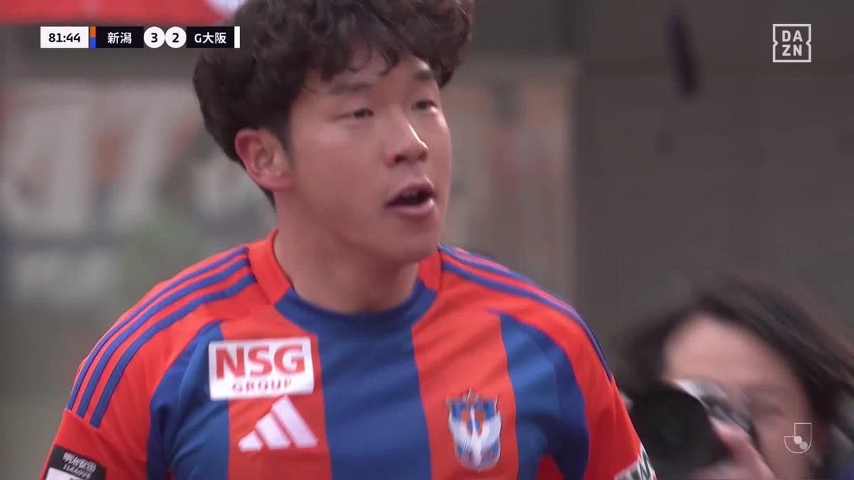 サポーターを沸かせる一撃 カウンターから #矢村健 見事なトラップから 値千金の逆転ゴール🔥 🏆明治安田J1リーグ第7節 🆚新潟×G大阪 🆓#DAZN で無料配信中 #無料だぞーん 視聴はこちら⏩ #Jみようぜ #Jリーグ #新潟G大阪