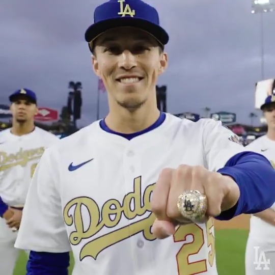 The World Series Champs and their new rings. 💍