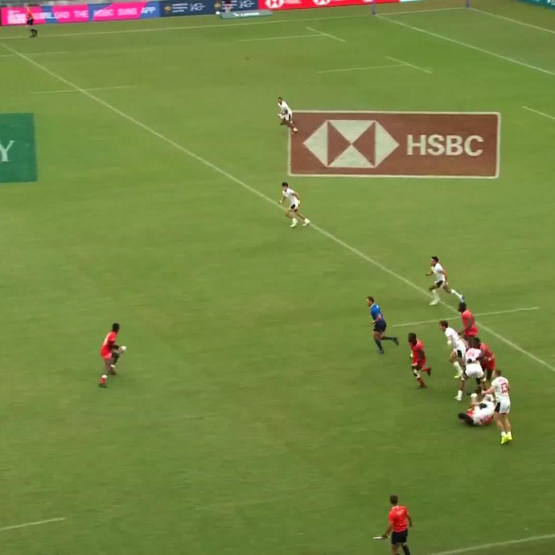 Look at Shujaa bringing the power 💪 What a try by Patrick Odongo Okong'o! 🤩 #HSBCSVNSHKG | #HSBCSVNS