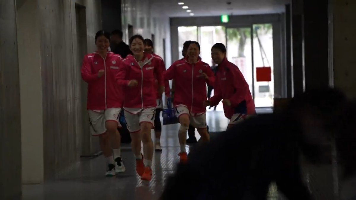 舞台裏で喜ぶ選手たち！ シャンソンがファイナル進出へ王手をかける！！ シャンソンVマジック #Wリーグプレーオフ #Wリーグ