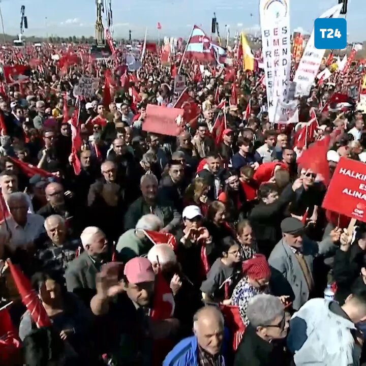 🎙️ Özgür Özel: 💬 “Dünya, Mehmet Şimşek’in bir otoraktın tetikçisi olduğunu görmüştür”