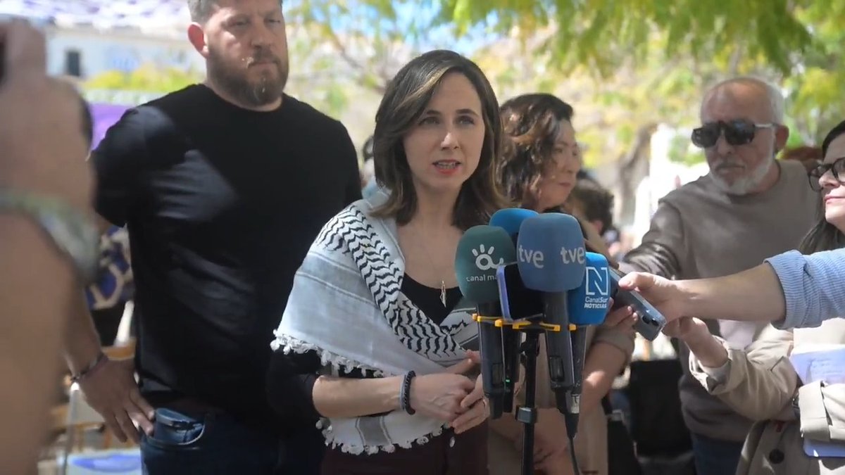 Málaga es uno de los puntos más calientes de la especulación en España, por culpa de las políticas del bipartidismo que han dejado campar a sus anchas a los rentistas y fondos buitre. Hay que prohibir la compra de vivienda si no es para vivir en ella. 🎥 Ione Belarra