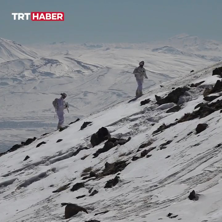 🔴 Jandarma timleri, Ramazan Bayramı'nı Tendürek Dağı'nda görev başında karşılıyor.