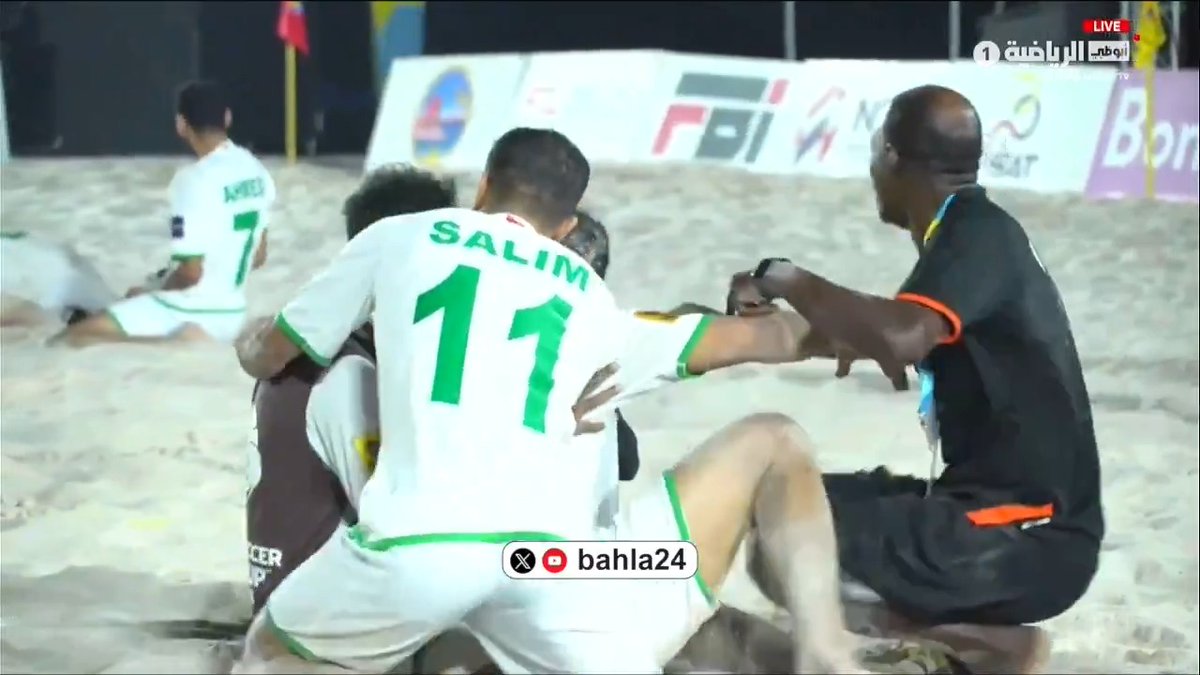 🏖️ | 🇴🇲 ⚽️ 🇯🇵 🎥 المتابعين الأعزاء .. إليكم أهداف منتخبنا الوطني لكرة القدم الشاطئية في لقاء اليابان في نصف نهائي كأس آسيا لكرة القدم الشاطئية 2025م والتي انتهت بفوز منتخبنا بنتيجة 3-2 bahla24 في نهاية المقطع فرحة اللاعبين بالتأهل 😍🇴🇲 🏖️ | 🇴🇲 ⚽️ 🇯🇵 #كأس_آسيا_للكرة_الشاطئية