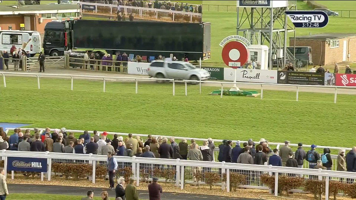 Nice performance from the well-backed Mahons Glory in the ยฃ15,000 feature at Stratford Racecourse ๐๐ป