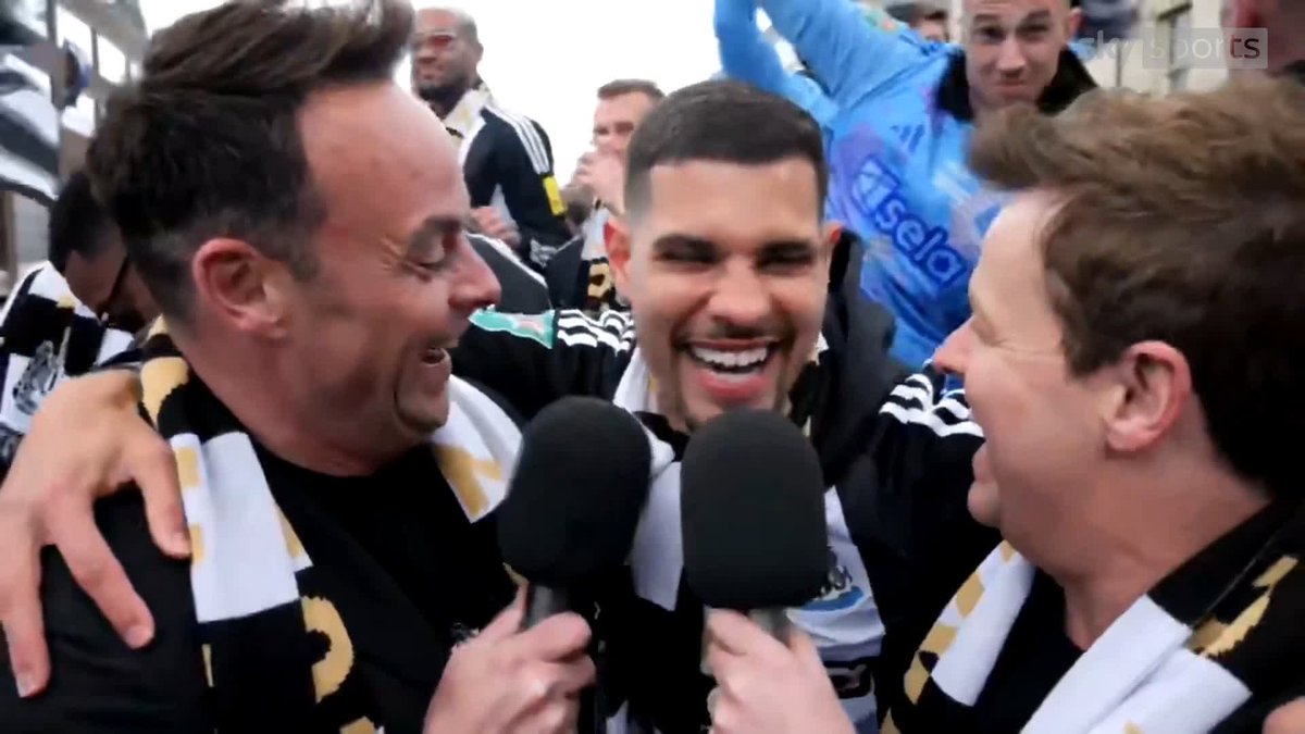 "What a feeling, no words" ⚫⚪ Bruno Guimaraes speaks to Ant & Dec at Newcastle's parade after winning the EFL Cup 🏆