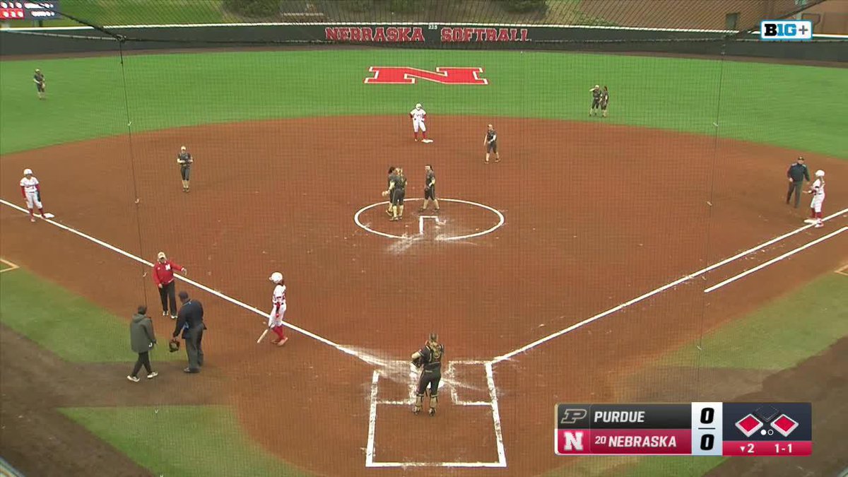 We can't keep up with all of this action! Ava Kuszak sends one over the fence in left to make it 9-0 Huskers.