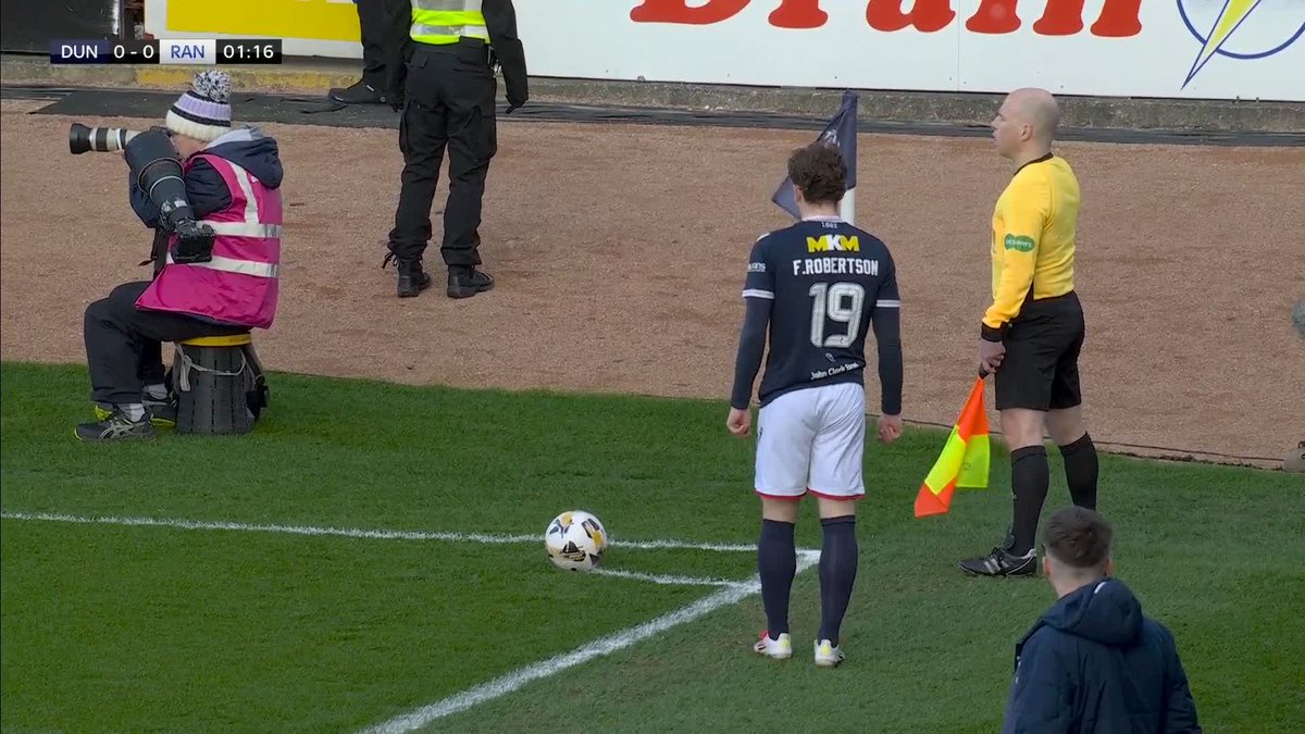 Simon Murray gives Dundee an early lead against Rangers! 💪