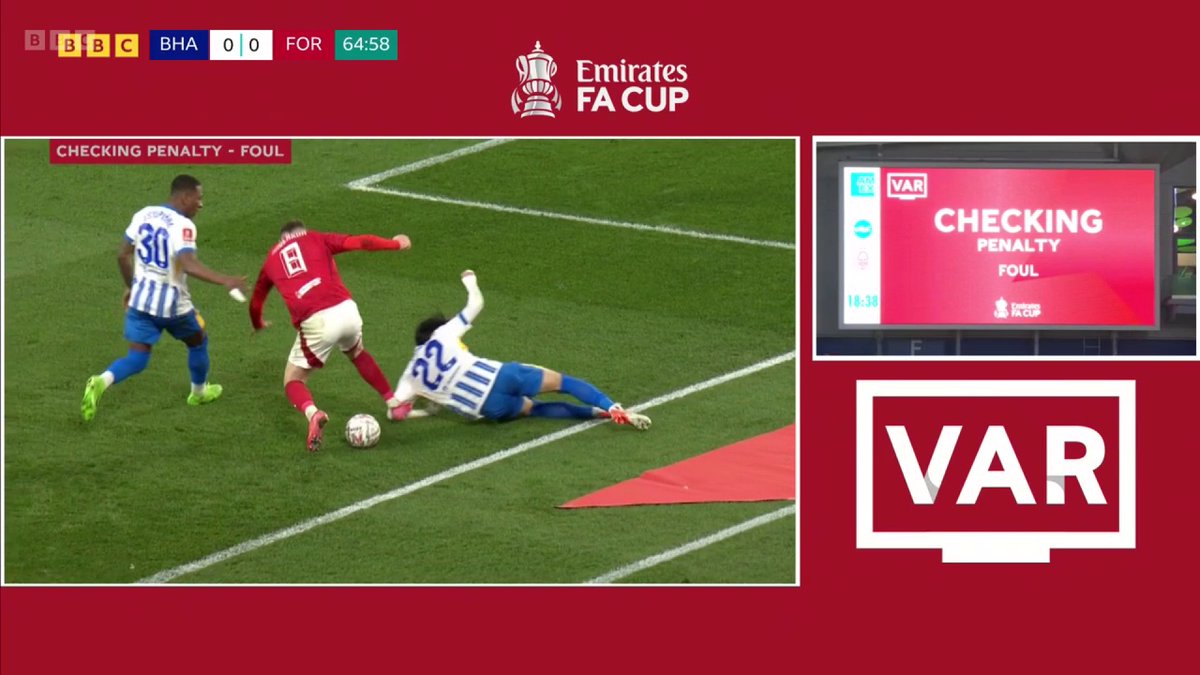VAR overturned a penalty for Nottingham Forest after Kaoru Mitoma's challenge on Elliot Anderson 👀 #FACup