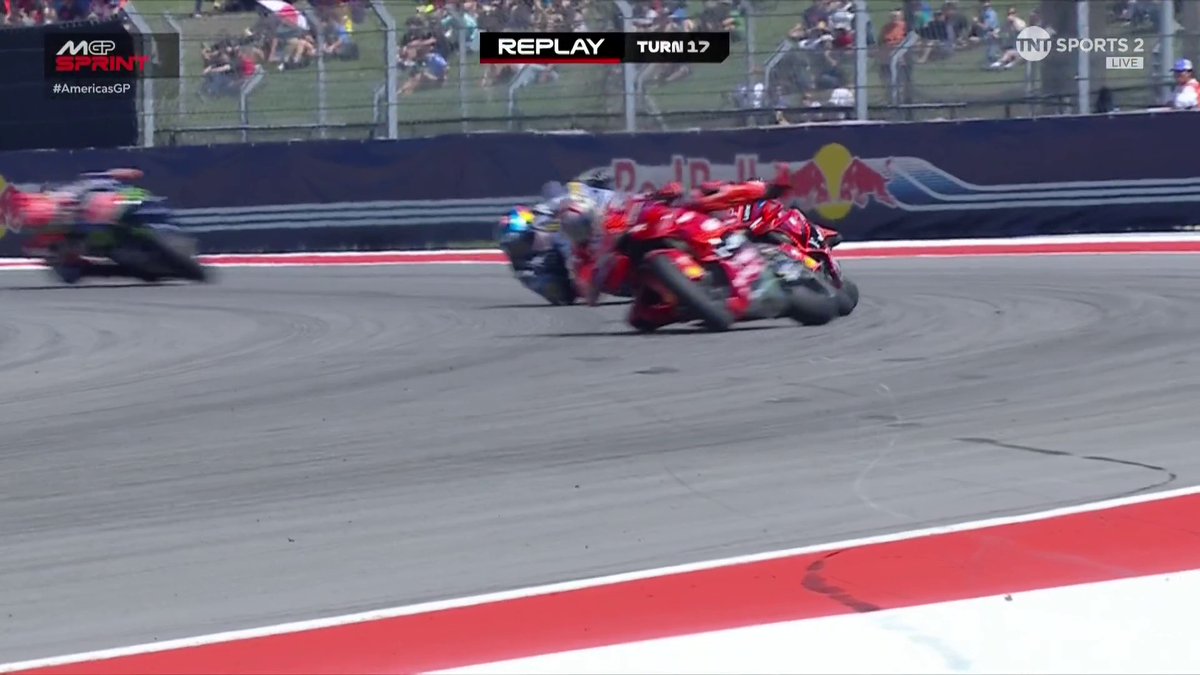 This is MENTAL 🤯 Marc Marquez makes a mistake, saves it and regains the lead from third 😮💨 #MotoGP | #AmericasGP | Live on TNT Sports and Discovery+