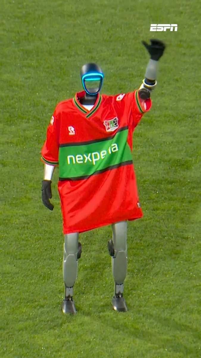 Robots bezorgen de wedstrijdbal in Nijmegen 🦾🦿 #necaz