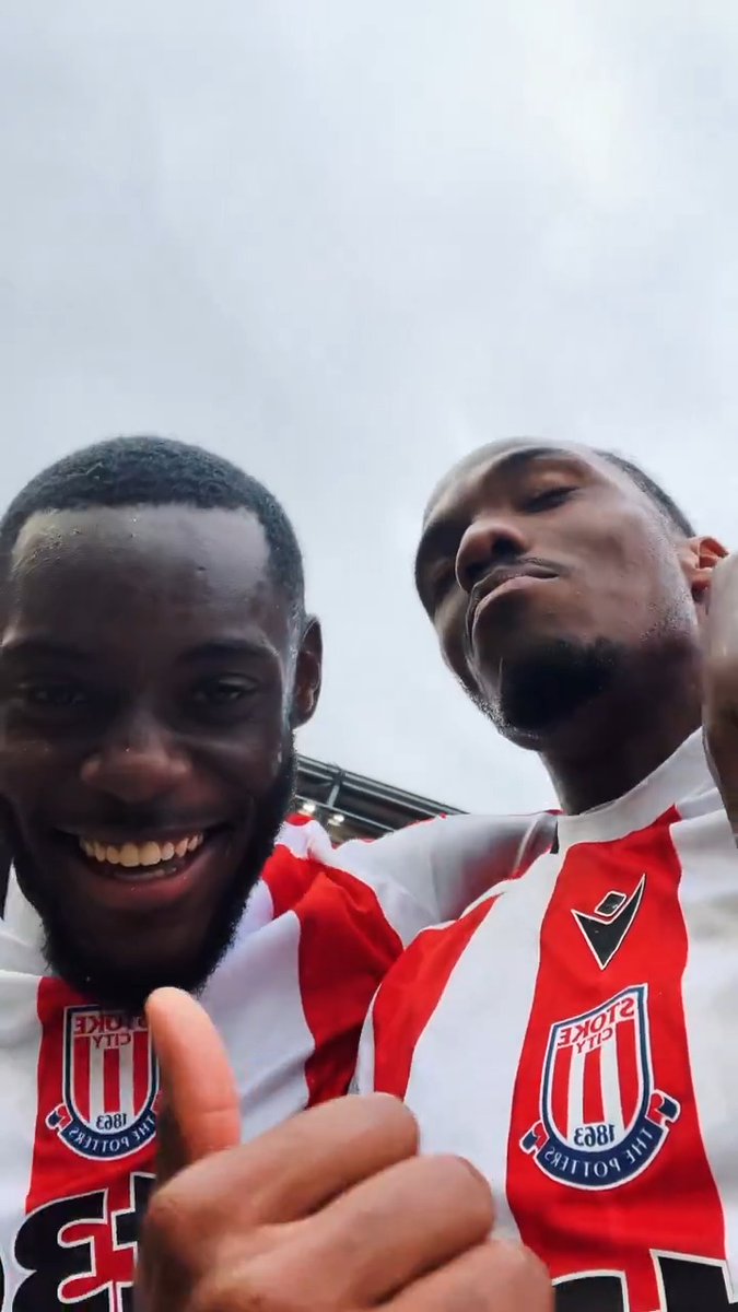 This full-back bromance 🤜🤛