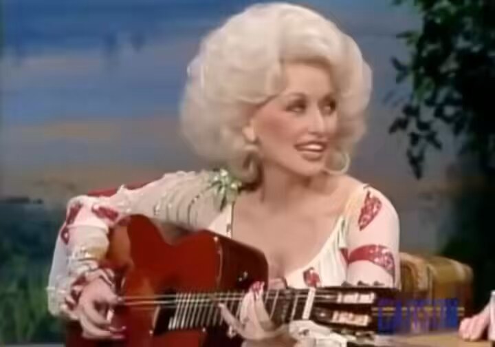 Dolly Parton killing it with acrylic nails in a D Major chord, 1979