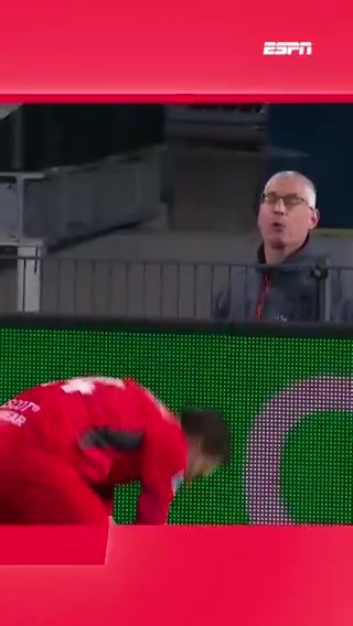 Vasilios Zagaritis kan wel lachen om spugende Willem II-fan: "Hij mist ook nog" 😉