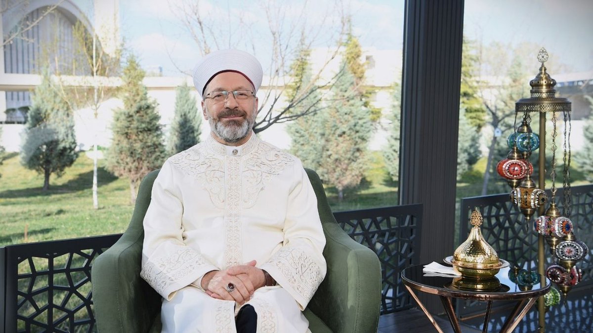 Ramazan ayı bizim için bir eğitim ayıdır. Diğer 11 ayı besleyecek, her biri müminin hayatının bir parçası olması gereken ibadetleri içerisinde bulunduruyor.