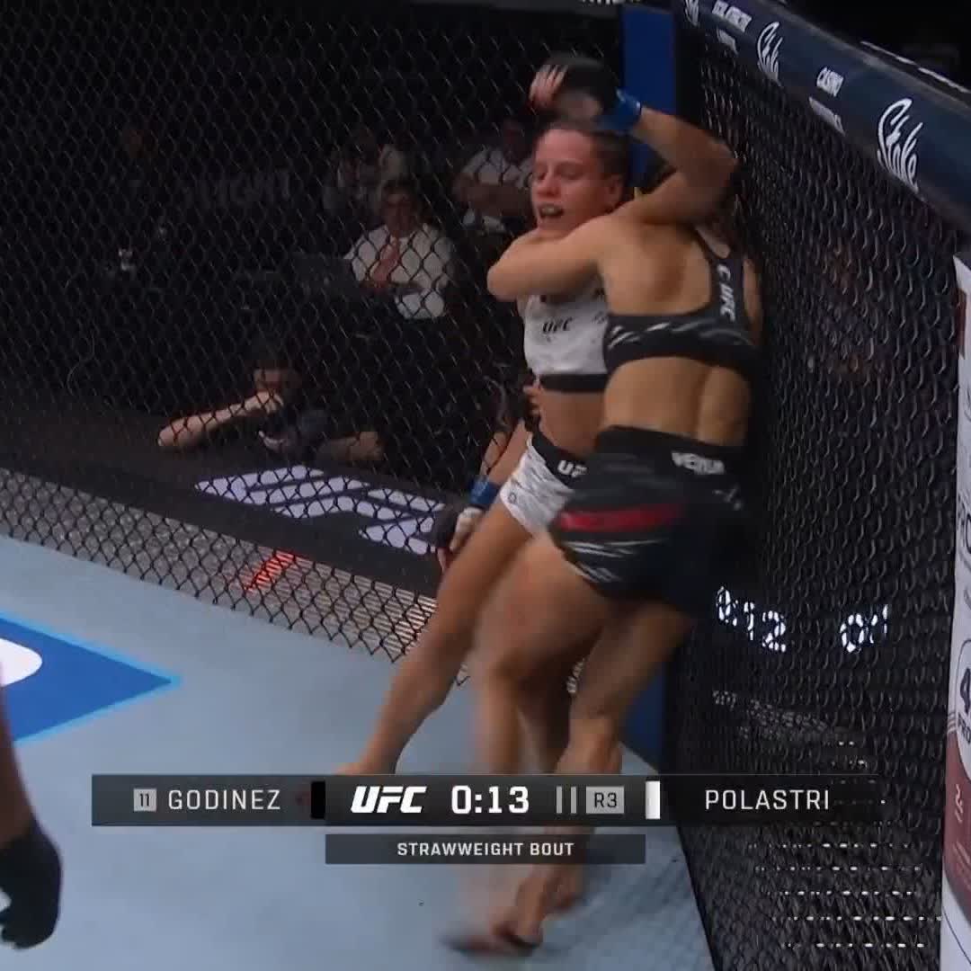 What a FIGHT 👏 @LoopyGodinez & Julia PSYCO Polastri put on a SHOW at #UFCMexico!