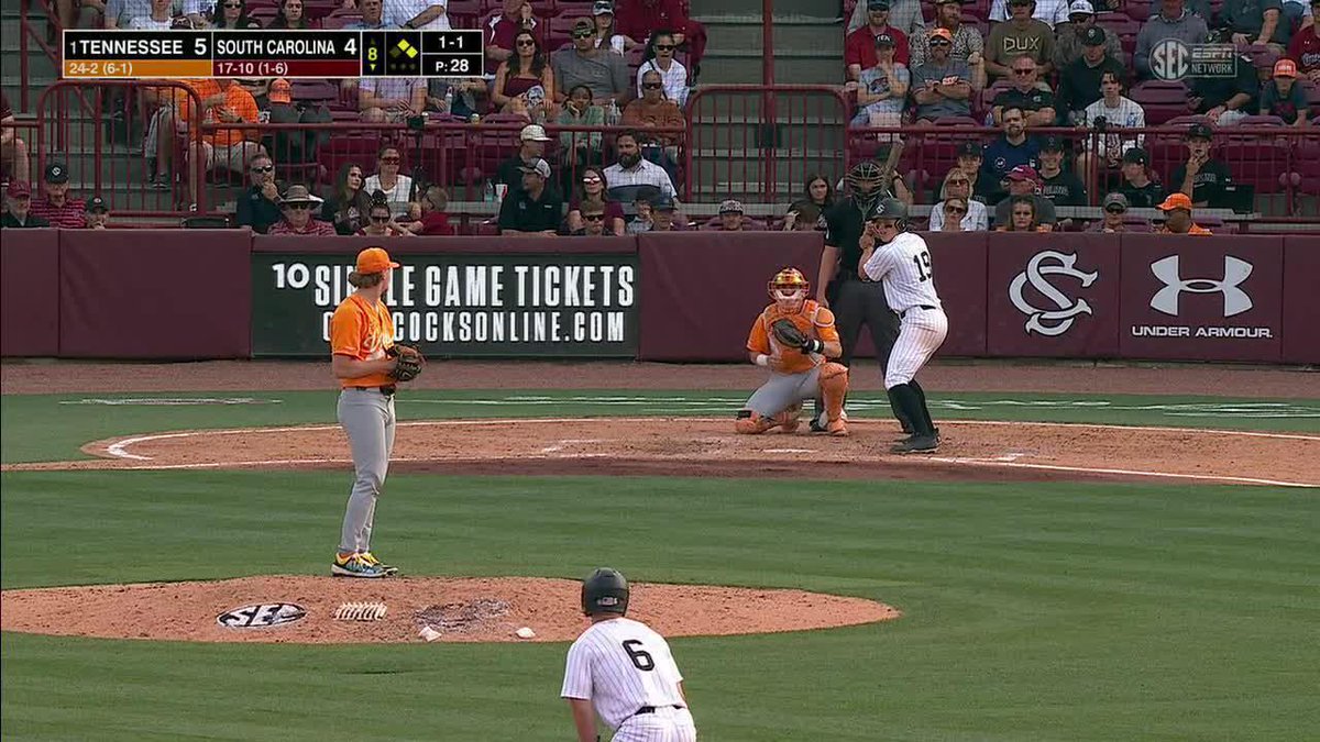 Big time play by Ariel to get the lead runner for out No. 1! 📺 (SECN+) #GBO // #BeatSC