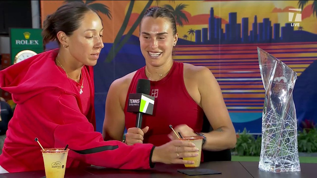 Jessica Pegula swiping a sip of Aryna Sabalenka’s margarita on the TC Desk 😂😂😂