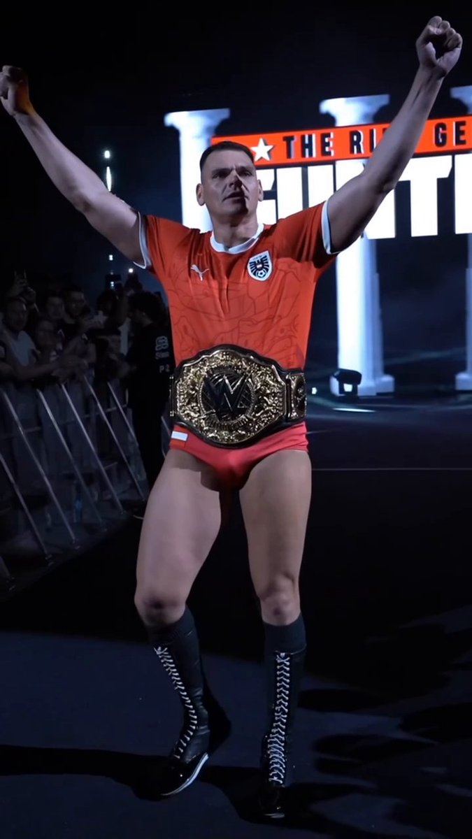 #WWEVienna welcomes home GUNTHER 🇦🇹👏