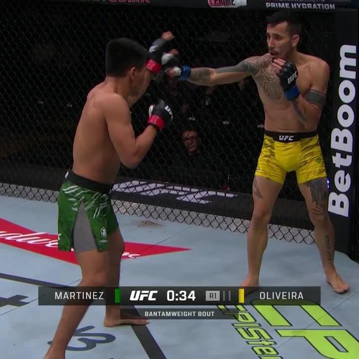 Orthopedic surgeon David Martinez just got a first round KO in his UFC debut 😳