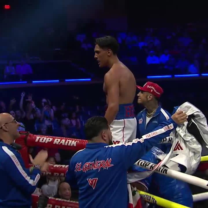 MY GOD!!!!!! Emiliano Vargas KOs Giovannie Gonzalez in the second!!! #MayerRyan2 #Boxing #BOXINGnBBQ