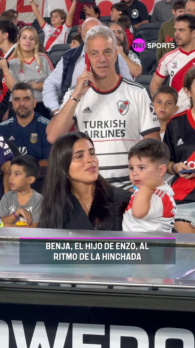 Benja, el hijo más pequeño de Enzo Fernández, al ritmo de la hinchada de River en el Monumental🥰🫶🏻