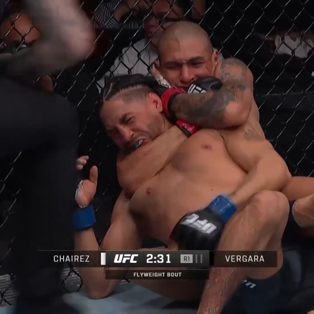 EDGAR CHAIREZ GETS THE TAP 😮‍💨 He gets the hometown victory in Round 1! #UFCMexico