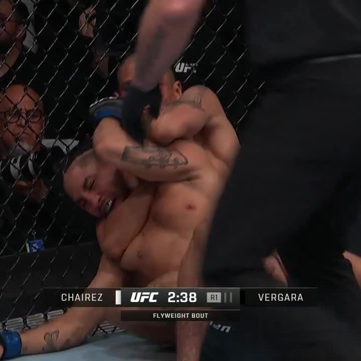 Edgar Chairez locks in the first round submission 🔒 #UFCMexico