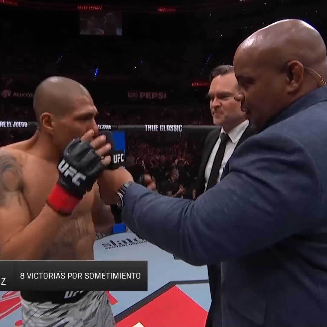 "Mi abuelo está en la primera fila del cielo viendo cómo triunfo" Edgar Cháirez 😇 #UFCMéxico